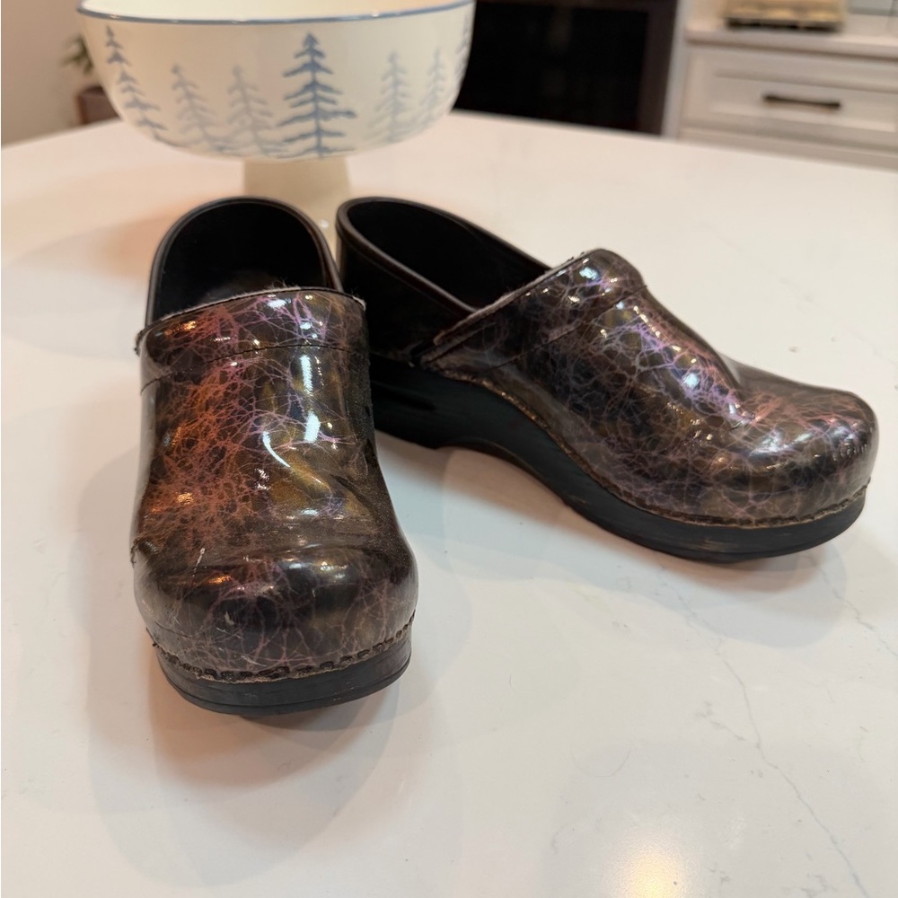 Women’s Dansko nursing shoes. Size 38 equals to size 8